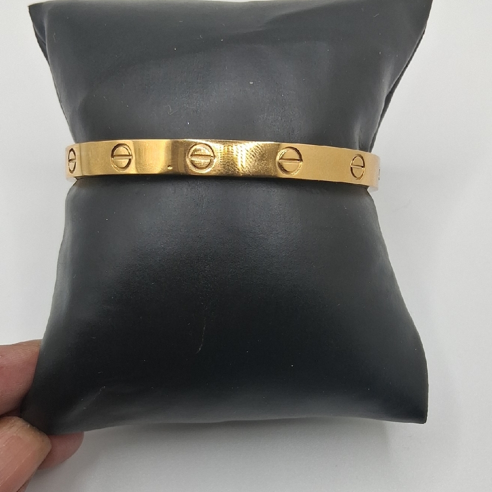 Sleek Gold Screw Motif Bracelet